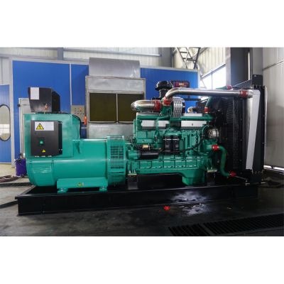 300kw乾能柴油發(fā)電機(jī)組-乾能12缸柴油機(jī)12V135AZD柴油發(fā)電機(jī)組,缸徑/行程：135/150mm,柴油發(fā)電機(jī)組水冷發(fā)動(dòng)機(jī)功率330KW,柴油發(fā)電機(jī)組配套馬拉松斯坦福發(fā)電機(jī)。廠價(jià)直銷歡迎選購(gòu)：13773399855。