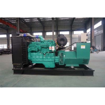 200kw東風(fēng)康明斯柴油發(fā)電機(jī)組-東風(fēng)康明斯6缸柴油機(jī)6LTAA8.9-G2柴油發(fā)電機(jī)組,缸徑/行程：114/145mm,柴油發(fā)電機(jī)組水冷發(fā)動(dòng)機(jī)功率220KW,柴油發(fā)電機(jī)組配套馬拉松斯坦福發(fā)電機(jī)。廠價(jià)直銷歡迎選購(gòu)：13773399855。