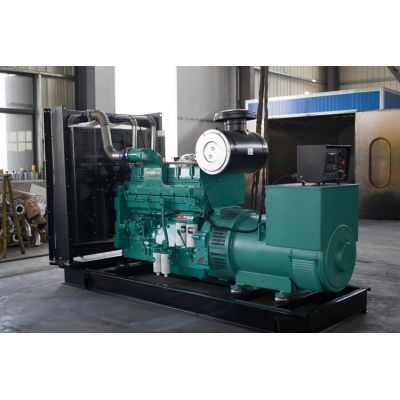 600kw重慶康明斯柴油發(fā)電機(jī)組-重慶康明斯6缸柴油機(jī)KTAA19-G6A柴油發(fā)電機(jī)組,缸徑/行程：159/159mm,柴油發(fā)電機(jī)組水冷發(fā)動(dòng)機(jī)功率610KW,柴油發(fā)電機(jī)組配套馬拉松斯坦福發(fā)電機(jī)。廠價(jià)直銷歡迎選購(gòu)：13773399855。