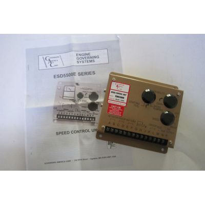 6端子接直流24V（特殊訂貨12V）電源，可利用發(fā)動機(jī)的控制電瓶、起動電瓶或采用其它穩(wěn)壓及非穩(wěn)壓電源供電，但要保證系統(tǒng)的峰值功耗和電壓波動范圍的要求。當(dāng)采用起動電瓶供電時(shí)，必須設(shè)置充電裝置以保證電瓶電量充足。在發(fā)動機(jī)起動時(shí)，電瓶短時(shí)間的輸出電壓跌落不會影響調(diào)速器正常工作。轉(zhuǎn)速控制器正電源端（6腳）通過電源開關(guān)（或停機(jī)開關(guān)）、必要時(shí)可加保險(xiǎn)絲串連直接接至24V電瓶正極，即直接從電瓶正極取電。轉(zhuǎn)速控制器負(fù)電源端（5腳）必須從電瓶負(fù)極直接引線。如果電源負(fù)極需接地，則電源負(fù)極在電瓶負(fù)極端接大地，不能從控制器負(fù)極（